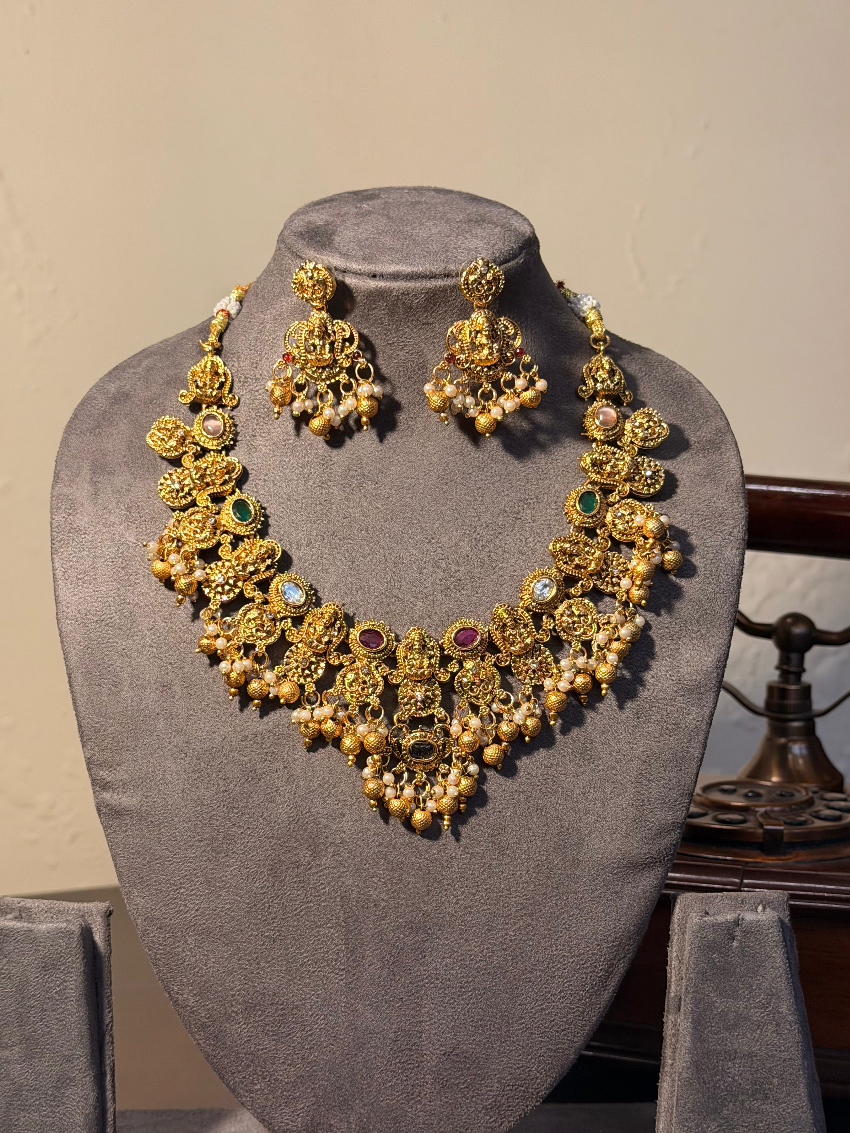 Gauri Navratna Necklace Set